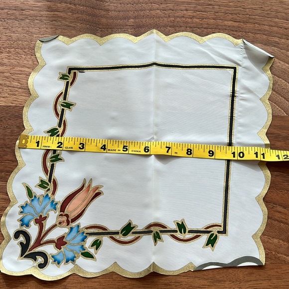 NWOT Scallop Border Tulip Pattern Hand Painted Napkins - Picture 7 of 7